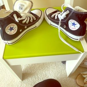 Kids black chuck Taylor’s size 11